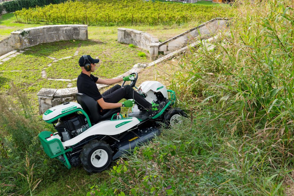 Tagliaerba Rabbit Mower RM982F 4WD OREC Rider falciatutto da pendenza o erba alta Memigavi.it