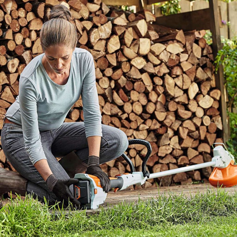 Decespugliatore Stihl FSA 57 completo di caricabatteria AL101 e 2 batterie AK10 montato e collaudato ritiro in negozio Decespugliatori a batteria ed elettrici Memigavi.it