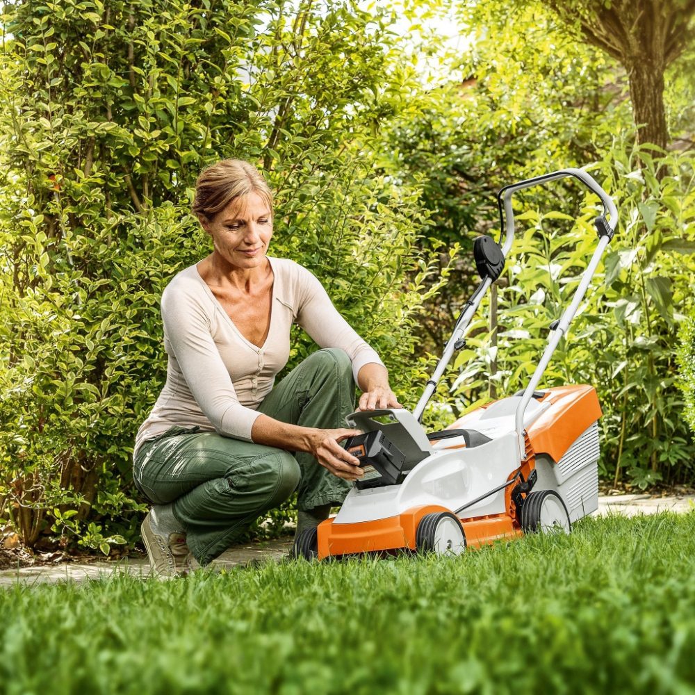 Tagliaerba a batteria Stihl RMA 235 completa di caricabatteria AL 101 e 2 batteria AK 20 montata e collaudata ritiro in negozio Tagliaerba a batteria ed elettrici Memigavi.it