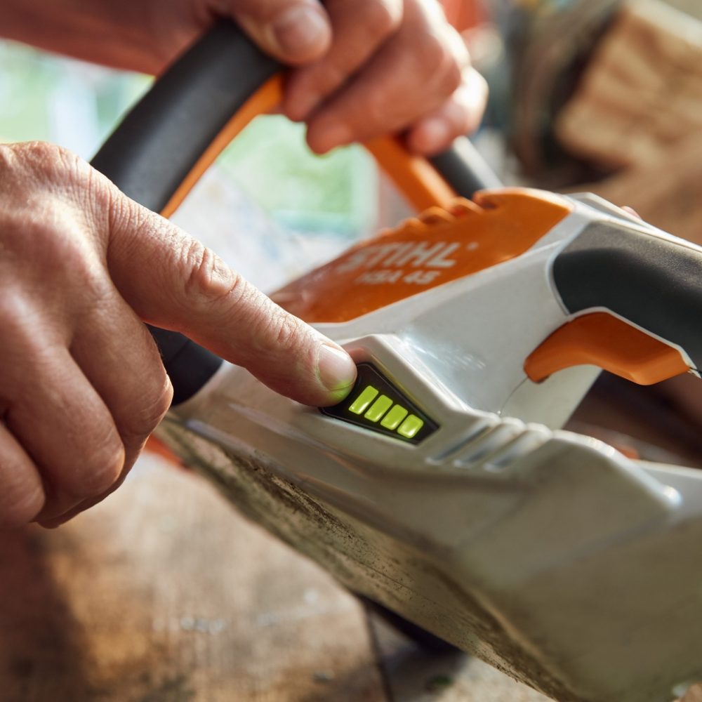 Tosasiepi a batteria Stihl HSA 45 montato e collaudato ritiro in negozio Tosasiepi a batteria Memigavi.it