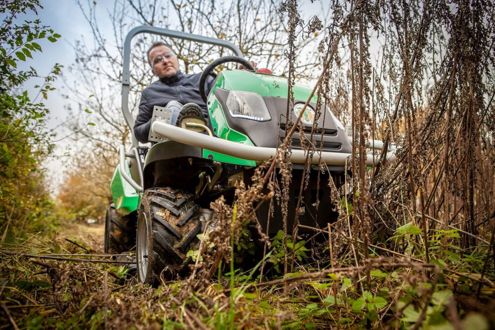 Tagliaerba idrostatico BCR4328BVECE 4WD BILLY GOAT Rider falciatutto da pendenza o erba alta Memigavi.it