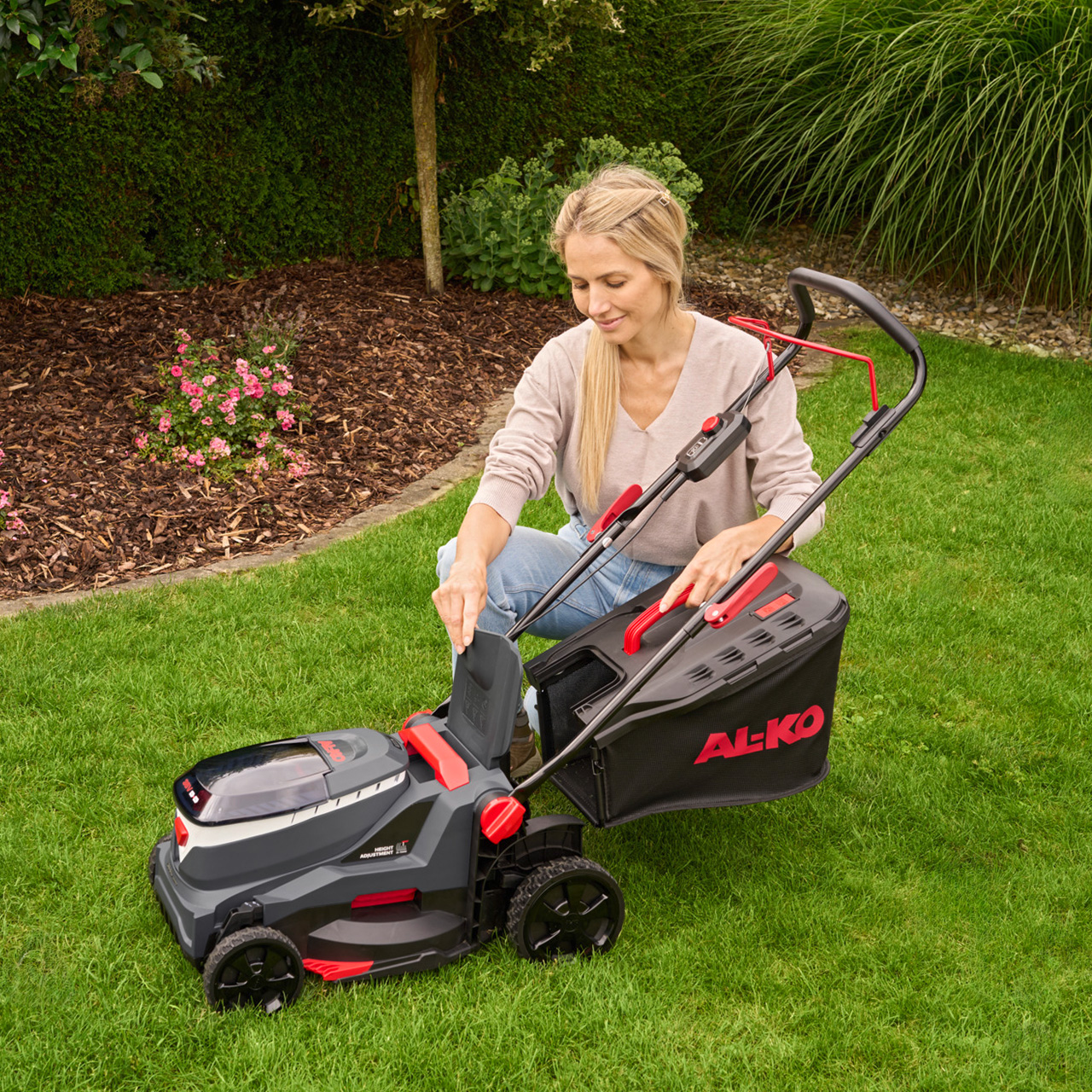 Tagliaerba a spinta a batteria Easy 34.6 Li completo di 2 batterie da 18V-36V e caricabatteria AL-KO Tagliaerba Memigavi.it Tagliaerba a spinta a batteria Easy 34.6 Li completo di 2 batterie da 18V-36V e caricabatteria AL-KO Tagliaerba Memigavi.it