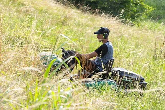 Tagliaerba idrostatico Rabbit Mower RM985F 4WD OREC Macchine per erba alta ! Memigavi.it Tagliaerba idrostatico Rabbit Mower RM985F 4WD OREC Macchine per erba alta ! Memigavi.it