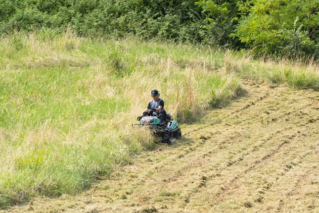 Tagliaerba idrostatico Rabbit Mower RM985F 4WD OREC Macchine per erba alta ! Memigavi.it Tagliaerba idrostatico Rabbit Mower RM985F 4WD OREC Macchine per erba alta ! Memigavi.it