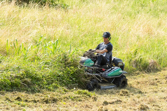 Tagliaerba idrostatico Rabbit Mower RM985F 4WD OREC Macchine per erba alta ! Memigavi.it Tagliaerba idrostatico Rabbit Mower RM985F 4WD OREC Macchine per erba alta ! Memigavi.it