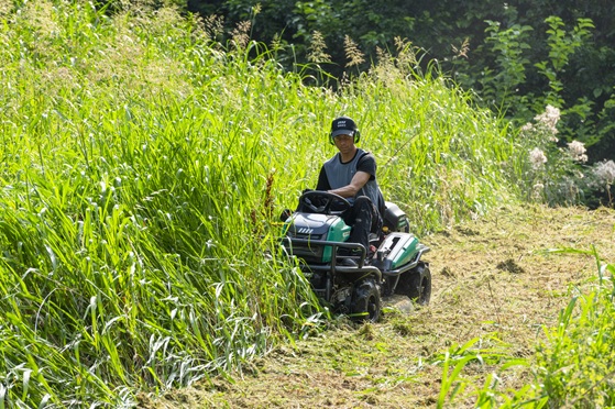 Tagliaerba idrostatico Rabbit Mower RM985F 4WD OREC Macchine per erba alta ! Memigavi.it Tagliaerba idrostatico Rabbit Mower RM985F 4WD OREC Macchine per erba alta ! Memigavi.it